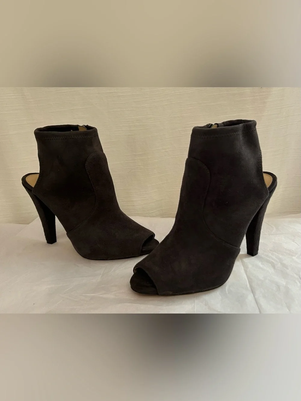 Michael Kors chic peep